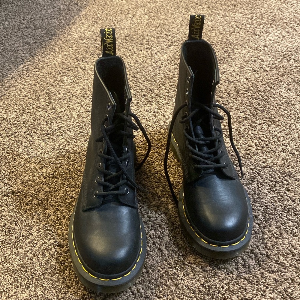 Dr. Martens 1460 Smooth Leather Lace Up Boots Womens Size 7